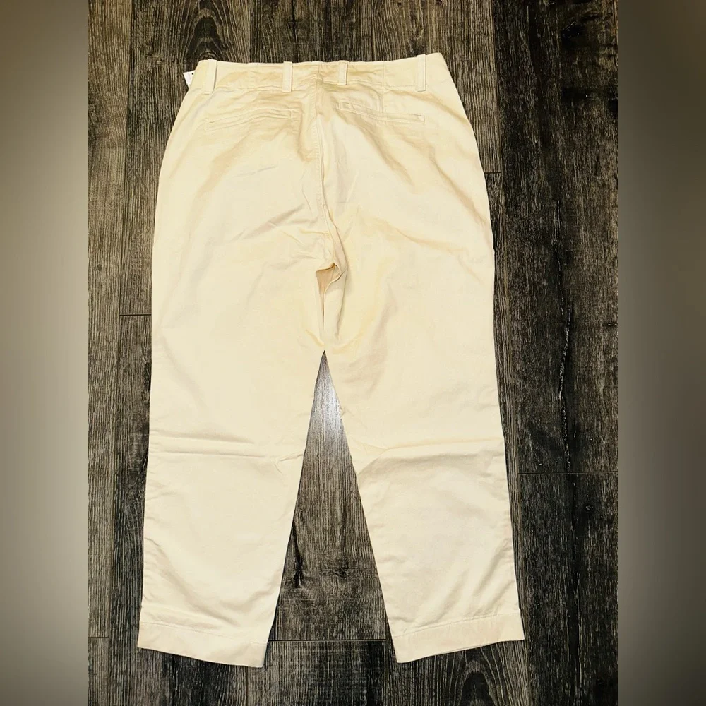 Gap Woman’s Downtown Khaki Petite Pants - Picture 10 of 11